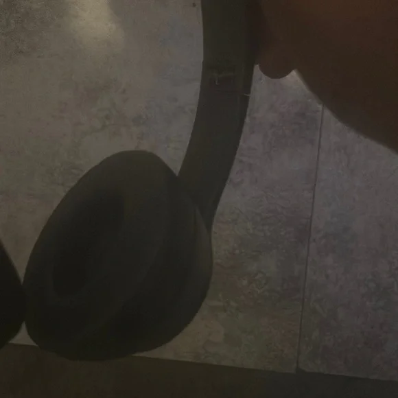 Wireless Black Headphones - Picture 5 of 6